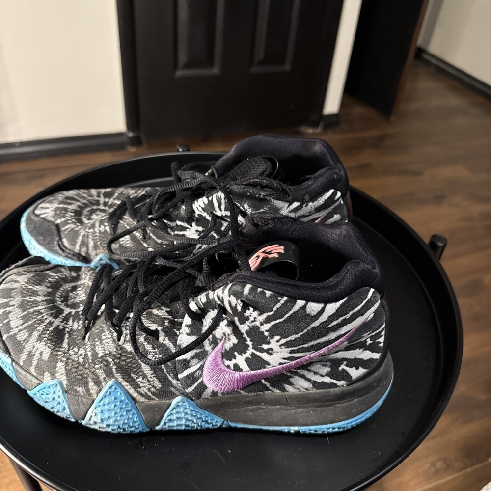Nike Kyrie 4 Basketball Shoes Men's 9.5 Black White Tie Dye AQ8623-001 Sneakers‎